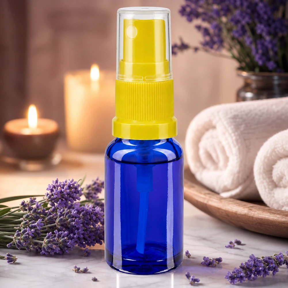 UV-beschermend apothekersglas 30 ml, blauw, met gele sproeikop en doorzichtige dop