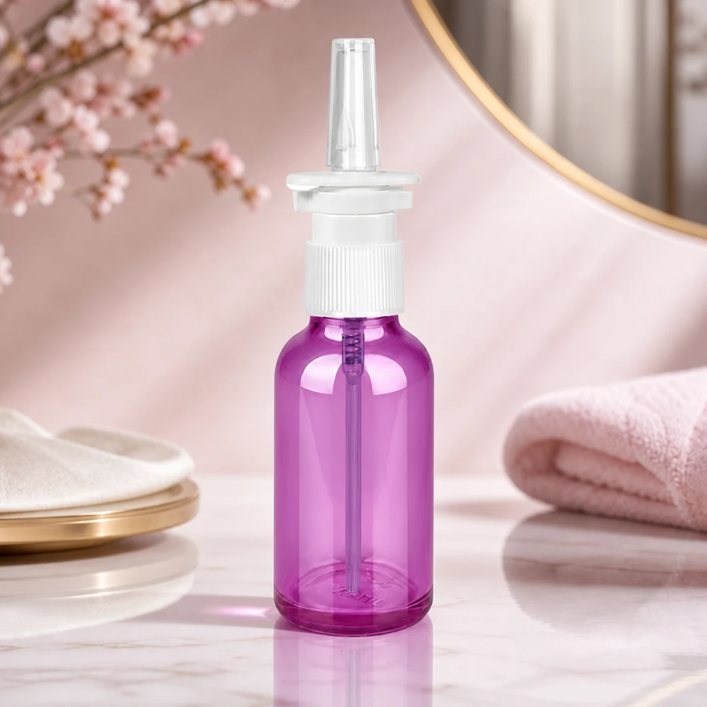 30ml neussprayfles wit/transparant standaard PurpleLine. UT18/30 Ergonomische 30ml sprayflacon voor neusverzorging met optimale dosering in een stijlvolle paarse afwerking