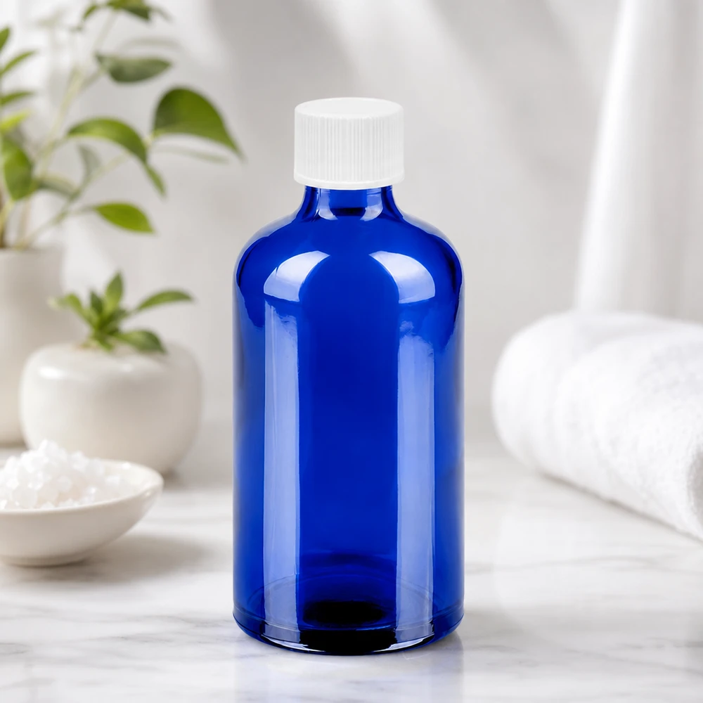 100ml fles 11mm SV wit STD BlueLine UT18/100 Moderne blauwe fles van 100 ml met contrasterende witte dop voor een eigentijds design