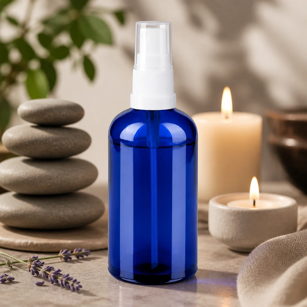 Handige 100ml sprayflacon van robuust glas met praktische pompverstuiver voor wellness