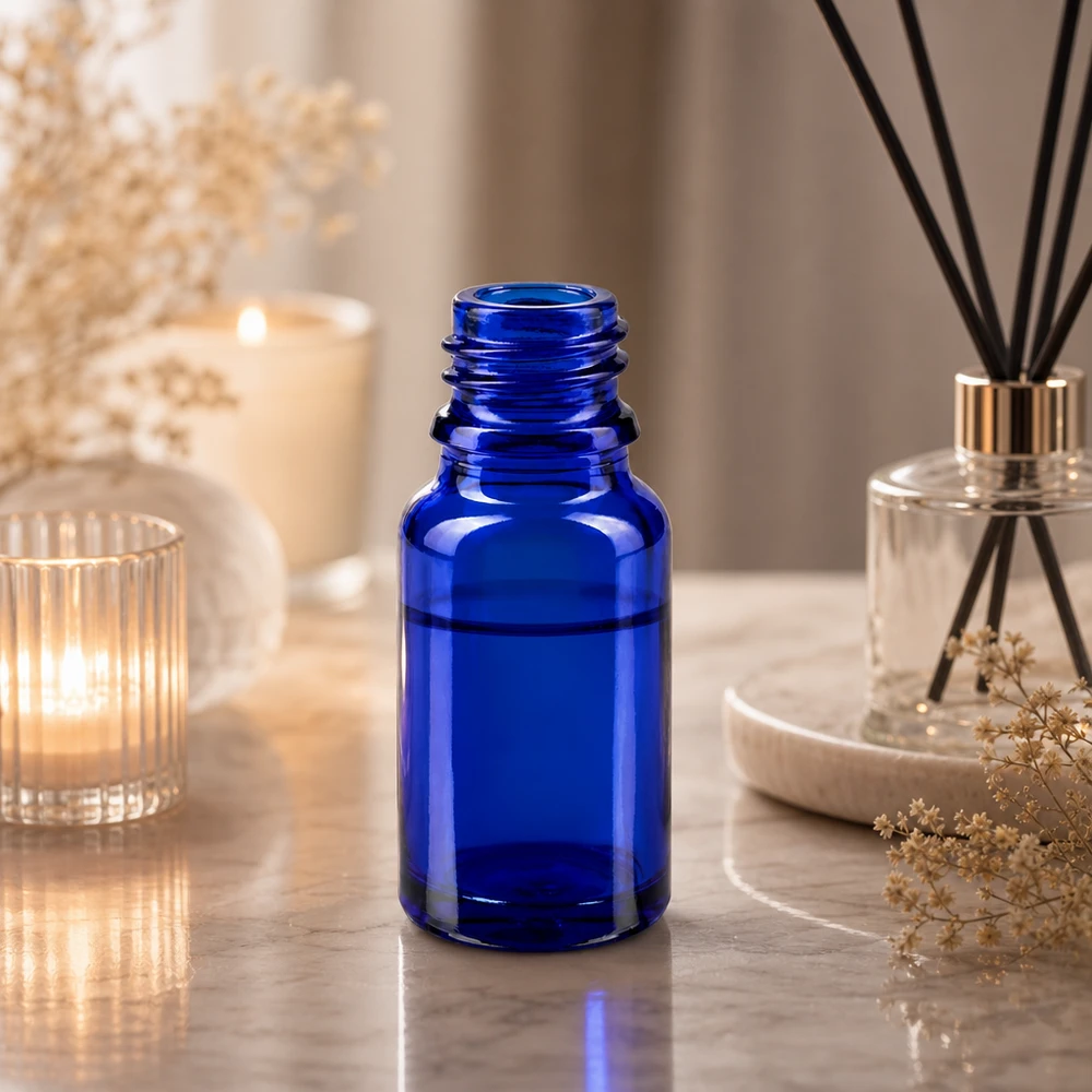 Veelzijdig glazen flesje van 10 ml in apothekersblauw voor homeopathische druppels en Bach-bloesemessences