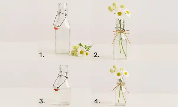 Blomstervase lavet af flaske med trådhængsel
