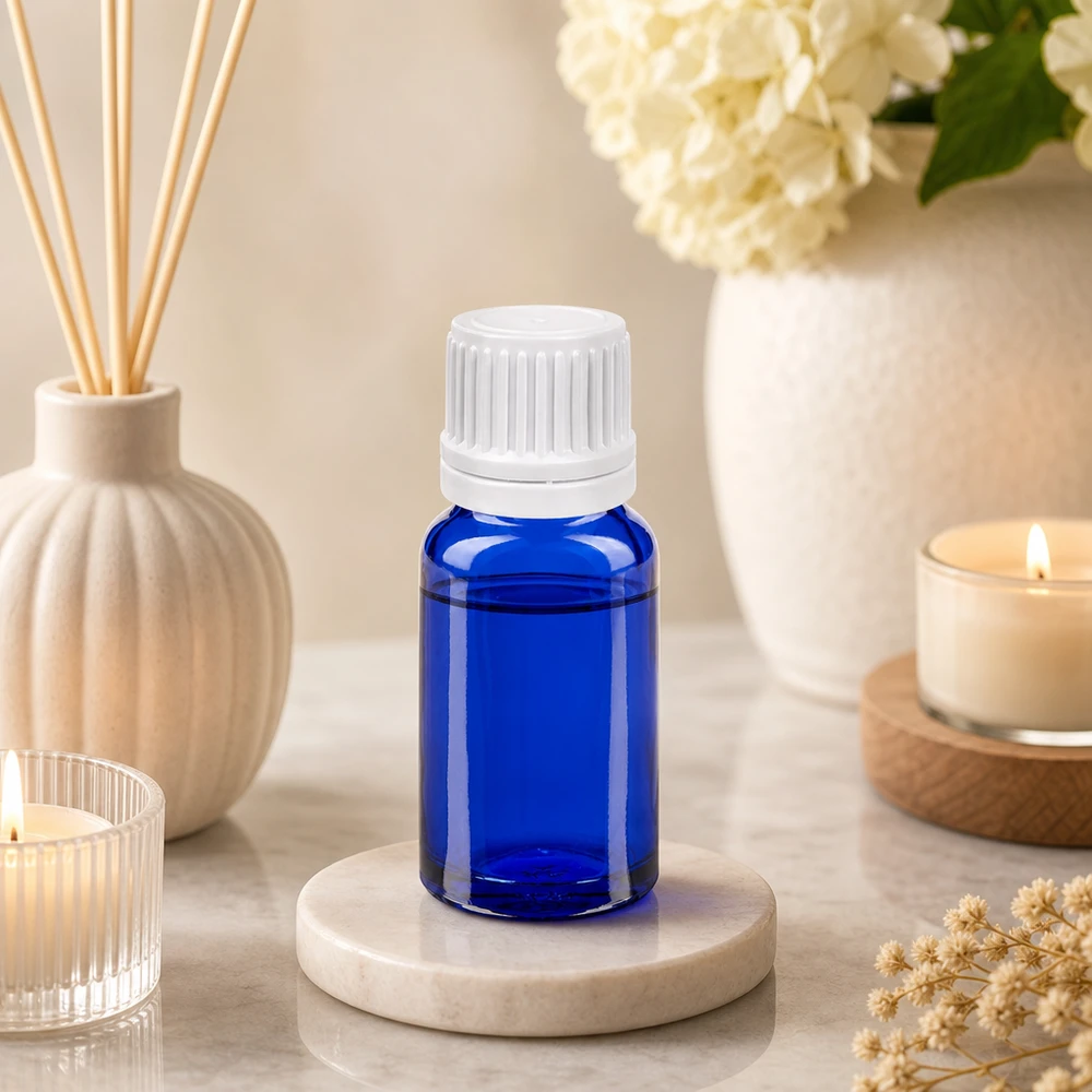 10ml Druppelflesje 0.7mm wit OV BlueLine UT18/10 Hoogwaardige druppelflacon van 10 ml met mat witte dop en blauwe body voor een elegante productpresentatie