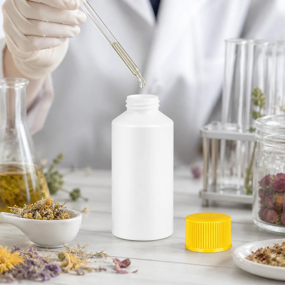Stevige kunststof fles van HDPE, 50 ml, wit, met geribbelde gele schroefdop, voor medisch gebruik
