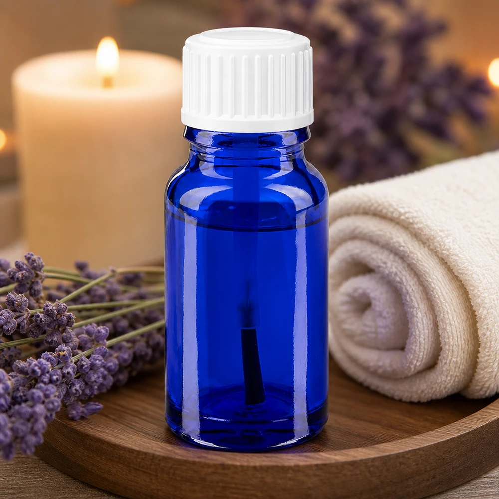 Blauwe glazen flessen 10ml, wit schroefsluiting met kwastje VR Druppelflesje van 10 ml van blauw speciaal glas met een witte STD-penseeldop voor natuurlijke cosmetica