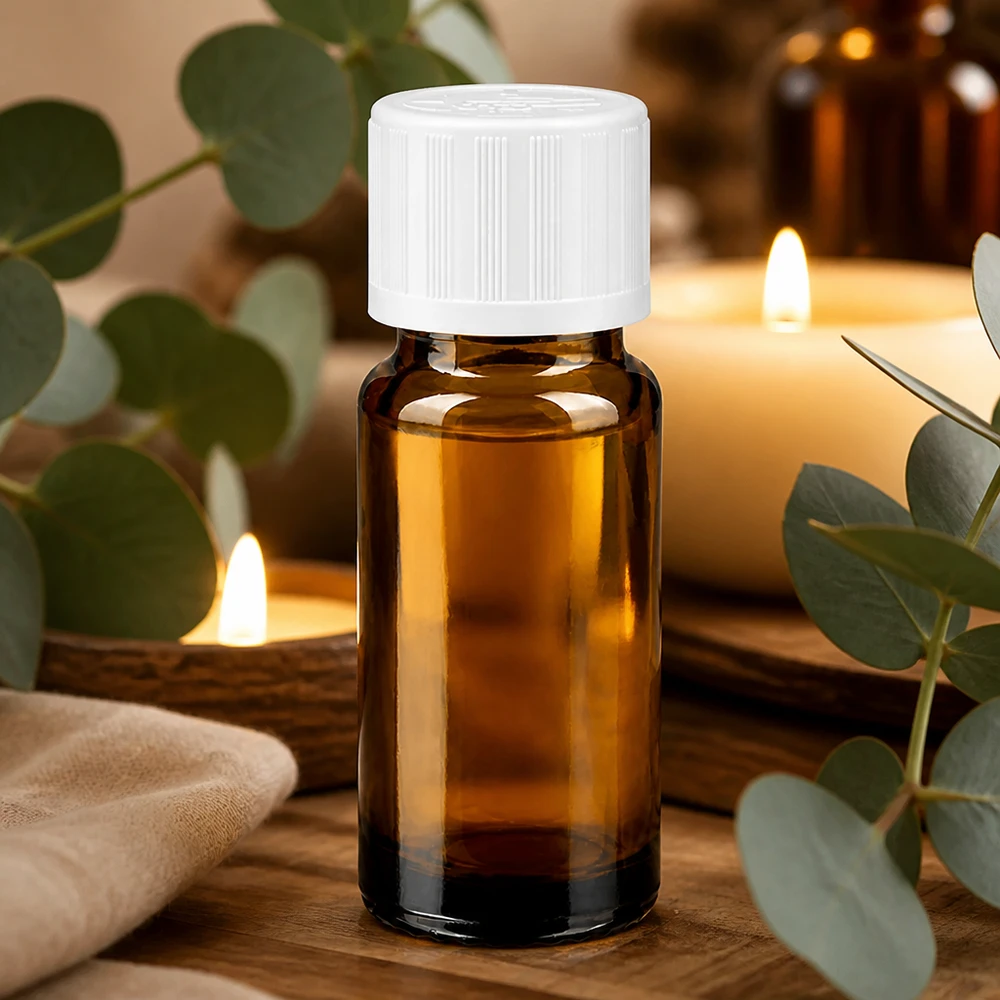 Bruine glazen fles 10ml met wit druppelsluiting kinderslot St Amberkleurig glazen flesje van 10 ml met een witte kindveilige sluiting in spa-stijl
