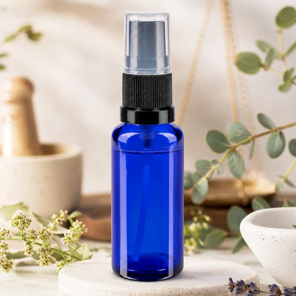 Blauwe glazen flessen 30ml met zwart pompverstuiver Hervulbare apothekerssprayfles van 30 ml, gemaakt van blauw borosilicaatglas met een zwarte verstuiverkop