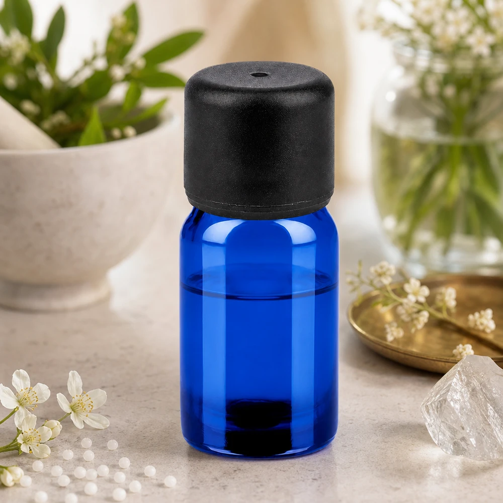 Handig blauw glazen flesje van 5 ml met goed sluitende dop voor mobiele toepassingen onderweg