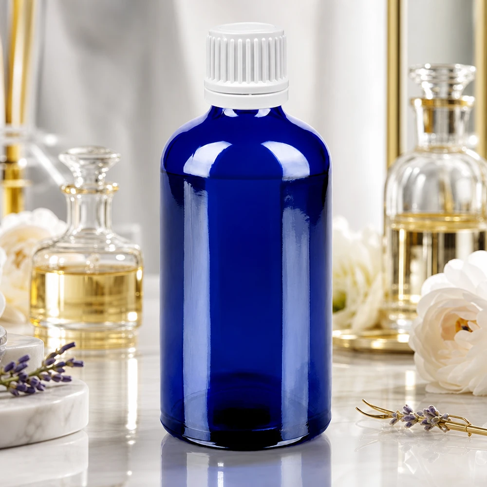 100ml fles 11mm SV wit OV BlueLine UT18/100 Glazen fles van 100 ml met glanzend blauw oppervlak en veilige witte sluiting