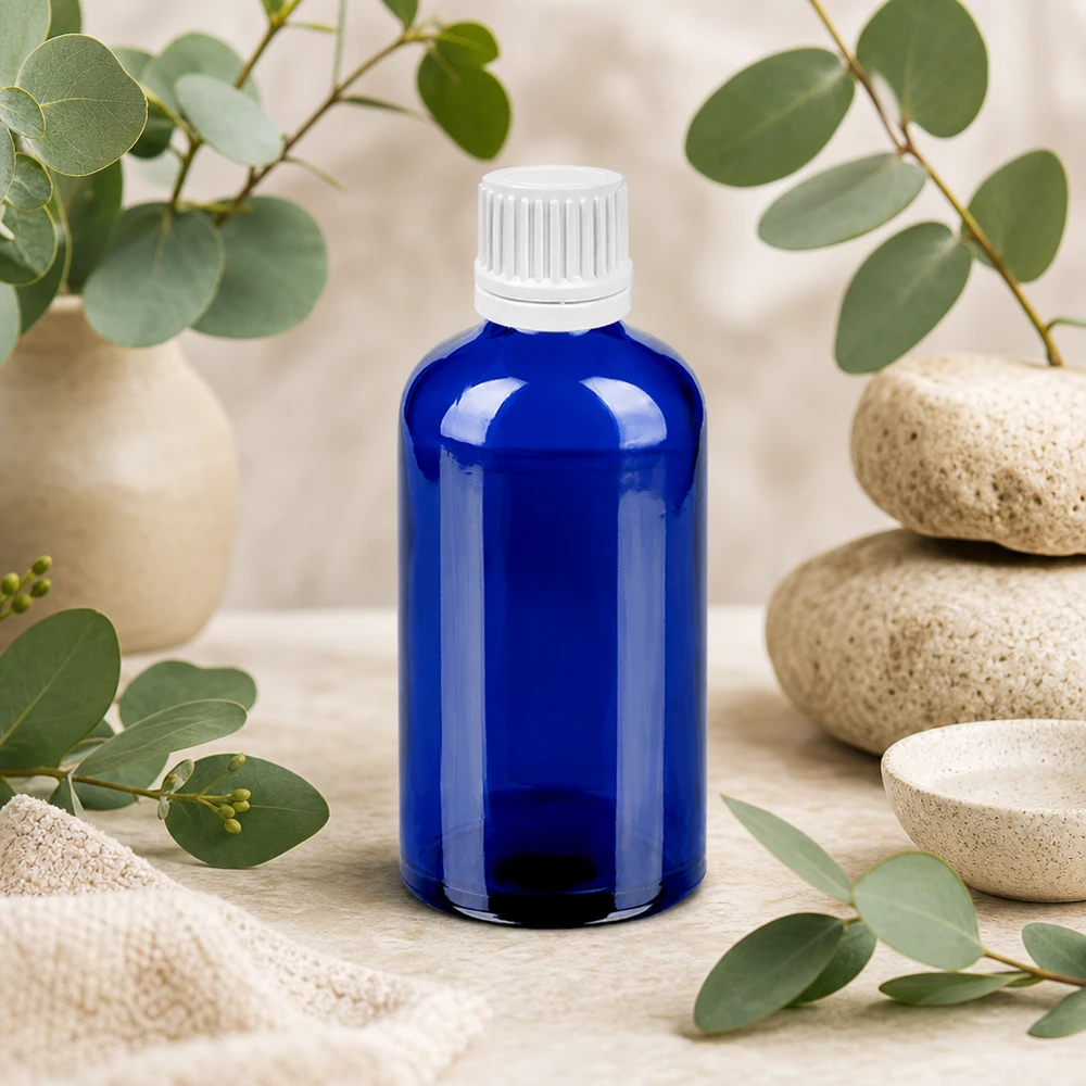 Elegante blauwe glazen fles 100ml met witte druppeldop - ideaal voor doe-het-zelf cosmetica en huidverzorging