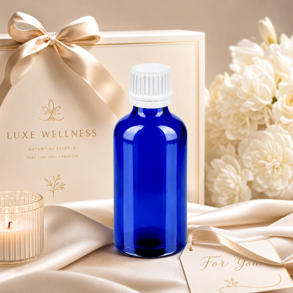Stijlvolle kobaltblauwe fles van 50 ml met witte dop, ideaal voor natuurlijke essences