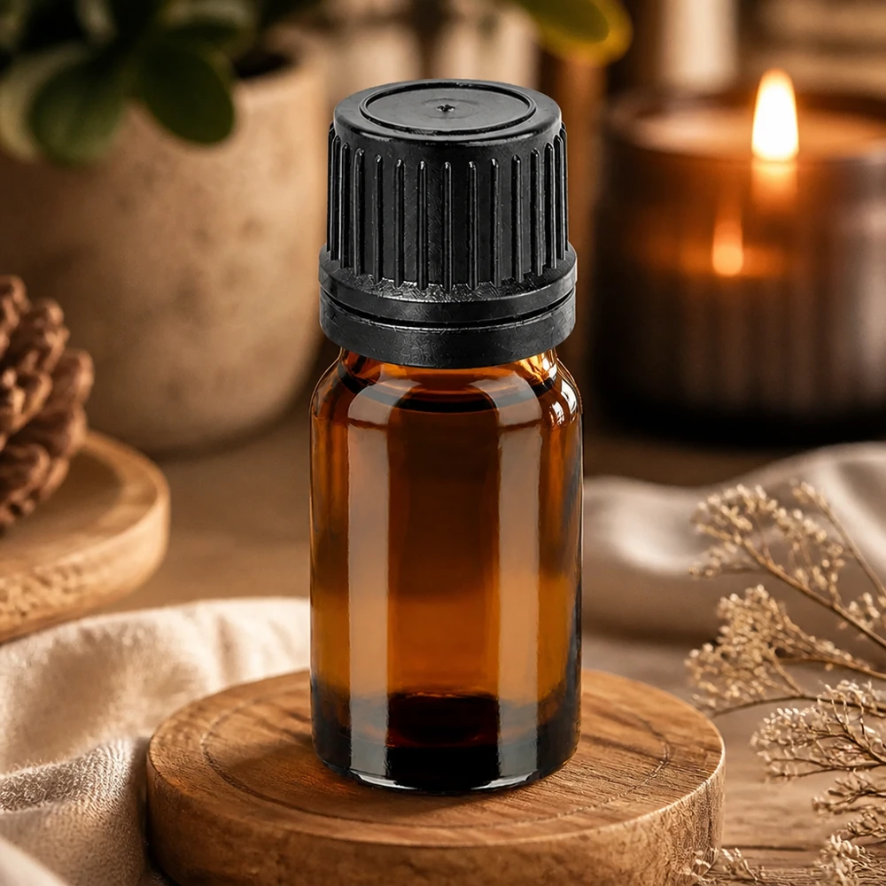 Klein glazen flesje van 5 ml met druppeldop voor het nauwkeurig doseren van oliën en essences