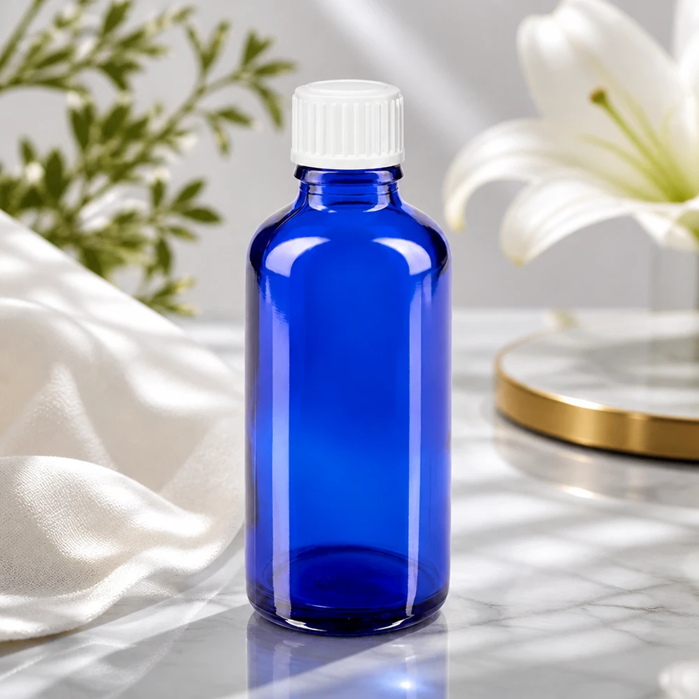 Lichtbestendige apothekersfles van 50 ml, kobaltblauw met witte standaarddop, voor etherische oliën