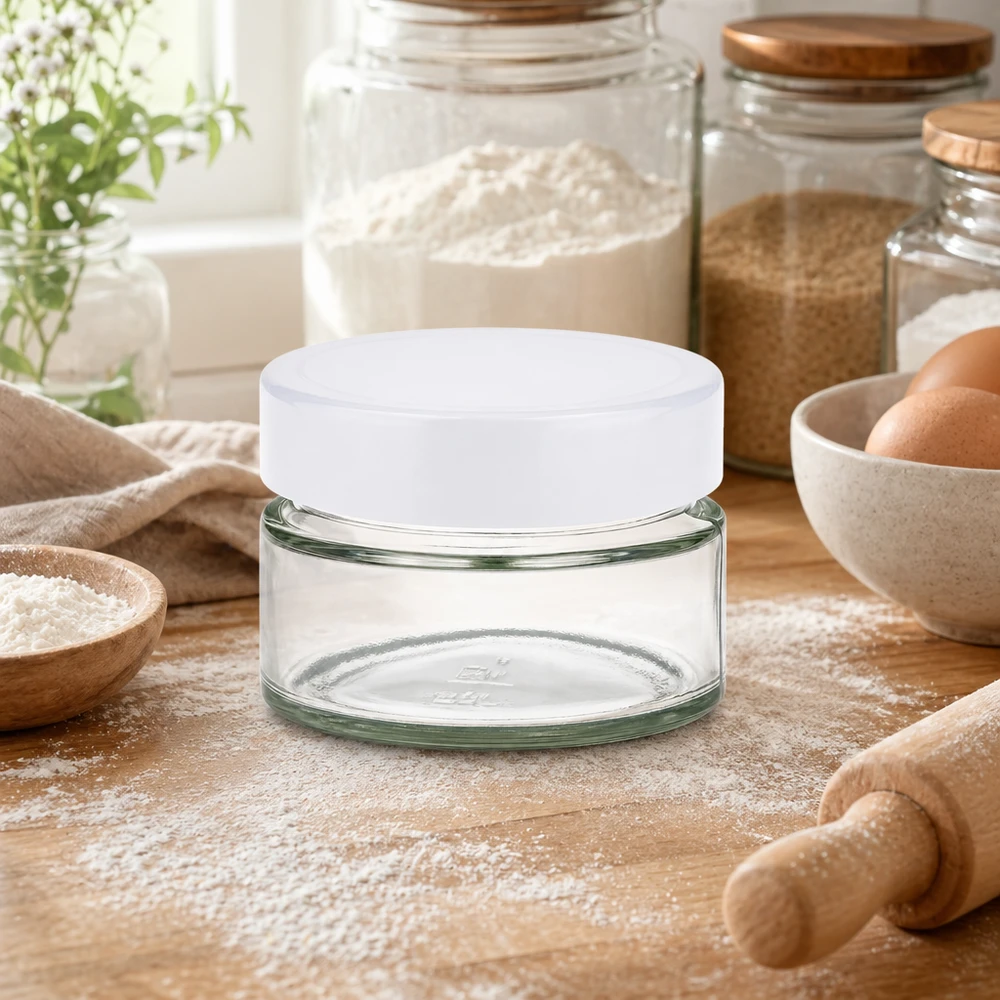 130ml rond glas met BasicSeal deksel wit UNiTWIST 130 ml ronde pot UNiTWIST BasicSeal wit in keuken met bakingrediënten - Meel Eieren Deegroller Keukensfeer