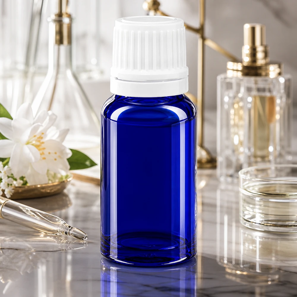 Druppelflesje van 10 ml van blauw apothekersglas met witte verzegeling