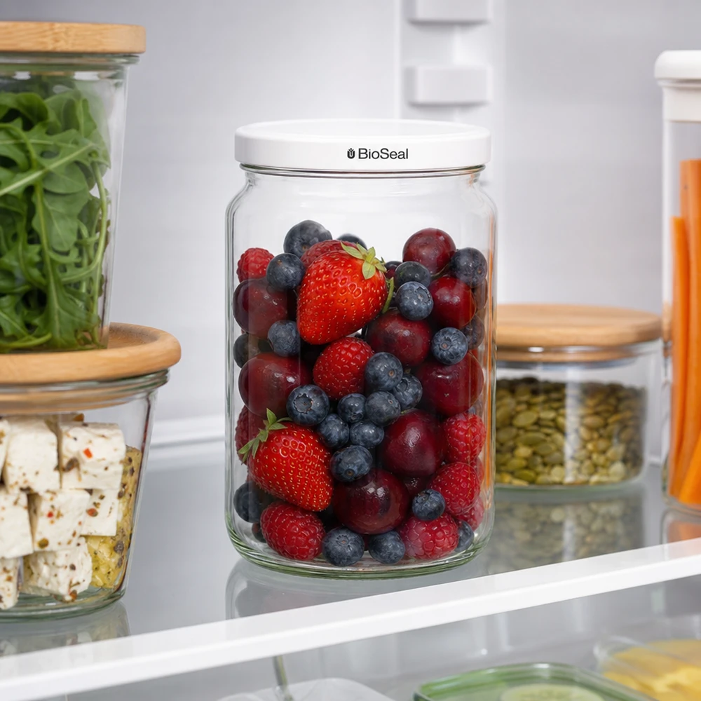 795ml rond glas met BioSeal deksel wit UNiTWIST UNiTWIST Runda795 im Kühlschrank mit frischen Beeren - optimale Frischhaltung dank weißem TO82 BioSeal Deckel