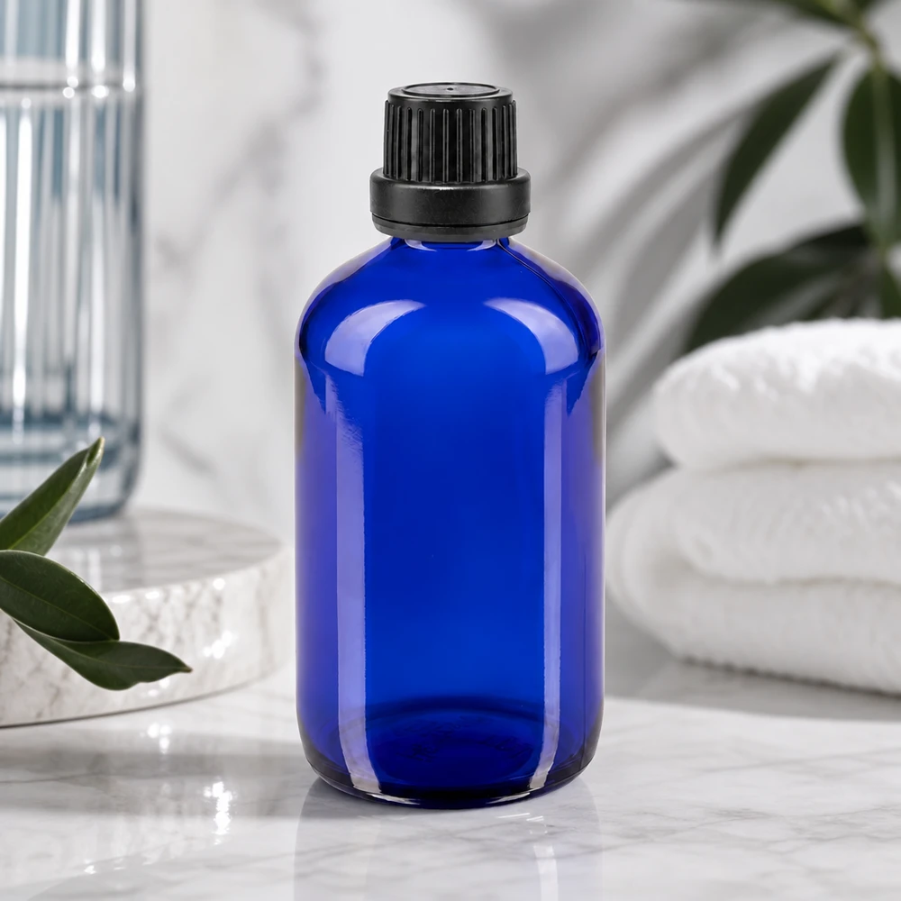 Slanke blauwe apothekersfles van 100 ml met zwarte veiligheidssluiting voor etherische oliën