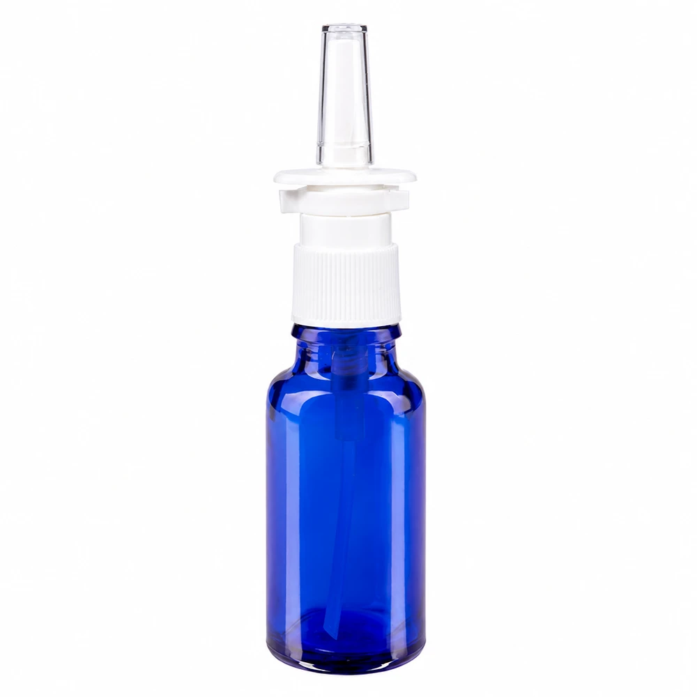 Blauwe glazen flessen 20ml met neusverstuiver Blauwe fles van borosilicaatglas van 20 ml met een witte doseerpomp voor neussprays