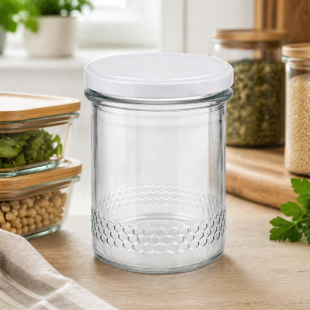 400ml honingpot leeg in keukensfeer met andere voorraadpotten decoratief honingraatpatroon BasicSeal deksel