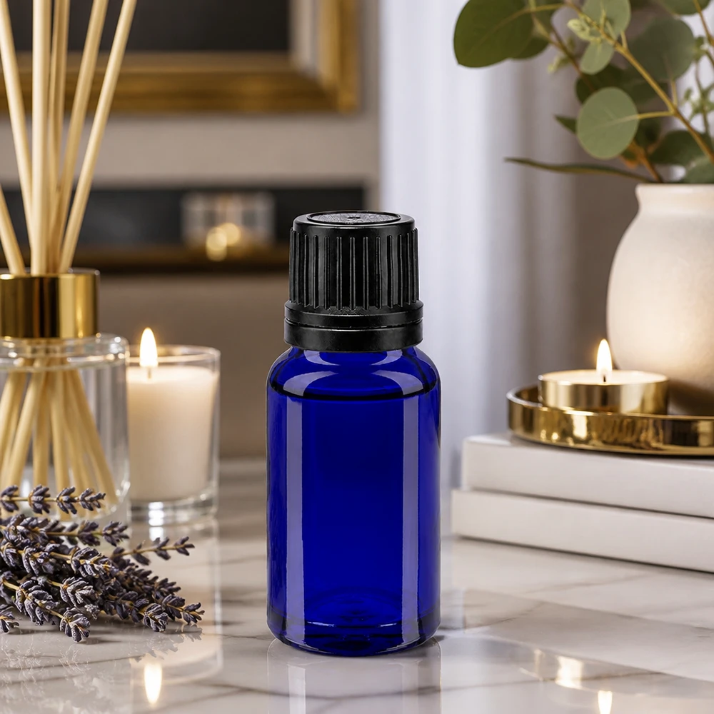 Blauw flesje van 10 ml, gemaakt van hoogwaardig apothekersglas, met een zwarte druppeldop, voor natuurlijke cosmetica