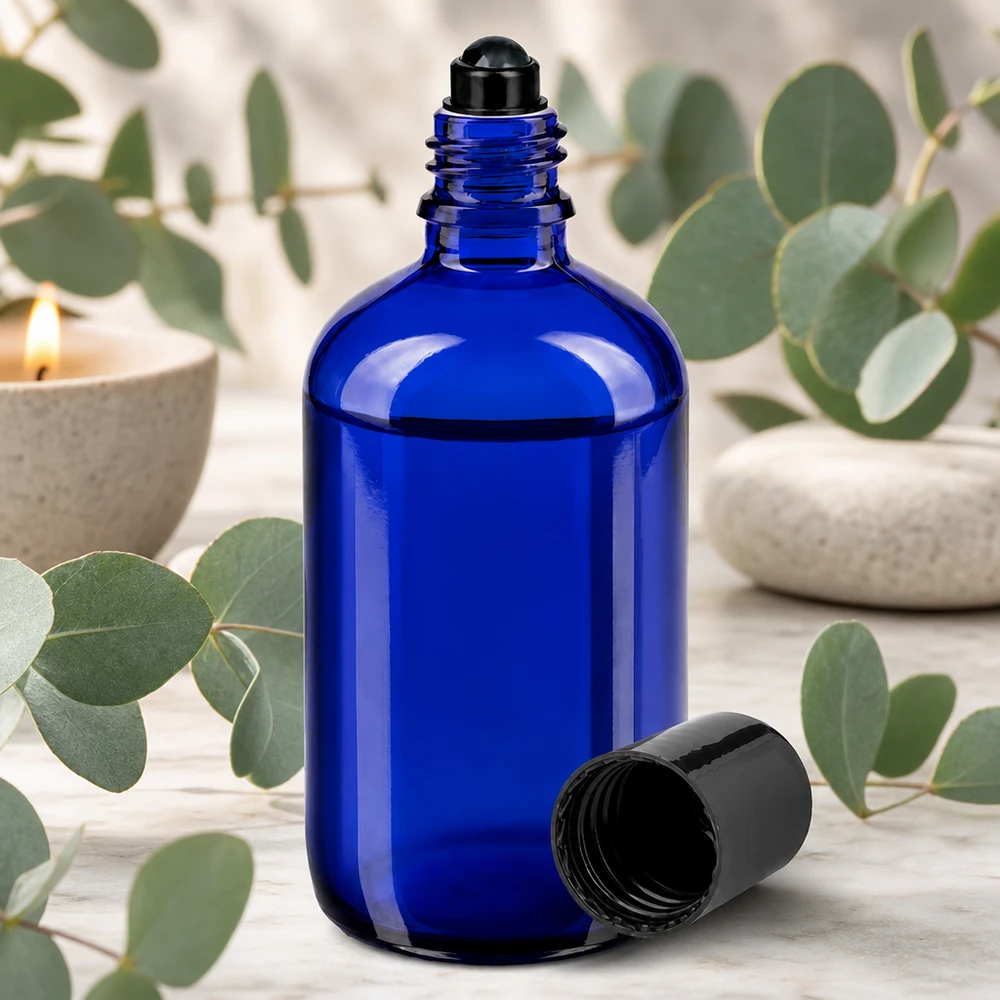 Glas deostick fles blauw 100ml, lege deo roller (Roll On) Geopende blauwe roll-onfles van 100 ml van ApoGlas met een afzonderlijke zwarte dop