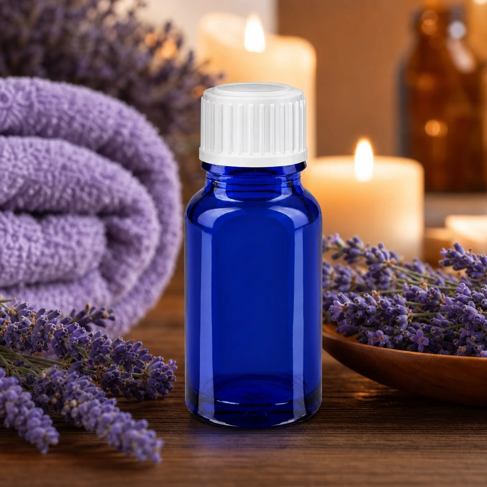 Blauwe glazen flessen 10ml, wit schroefsluiting met globuli uitgietring Compacte blauwe glazen fles van 10 ml met standaarddop voor natuurlijke cosmetica en wellness