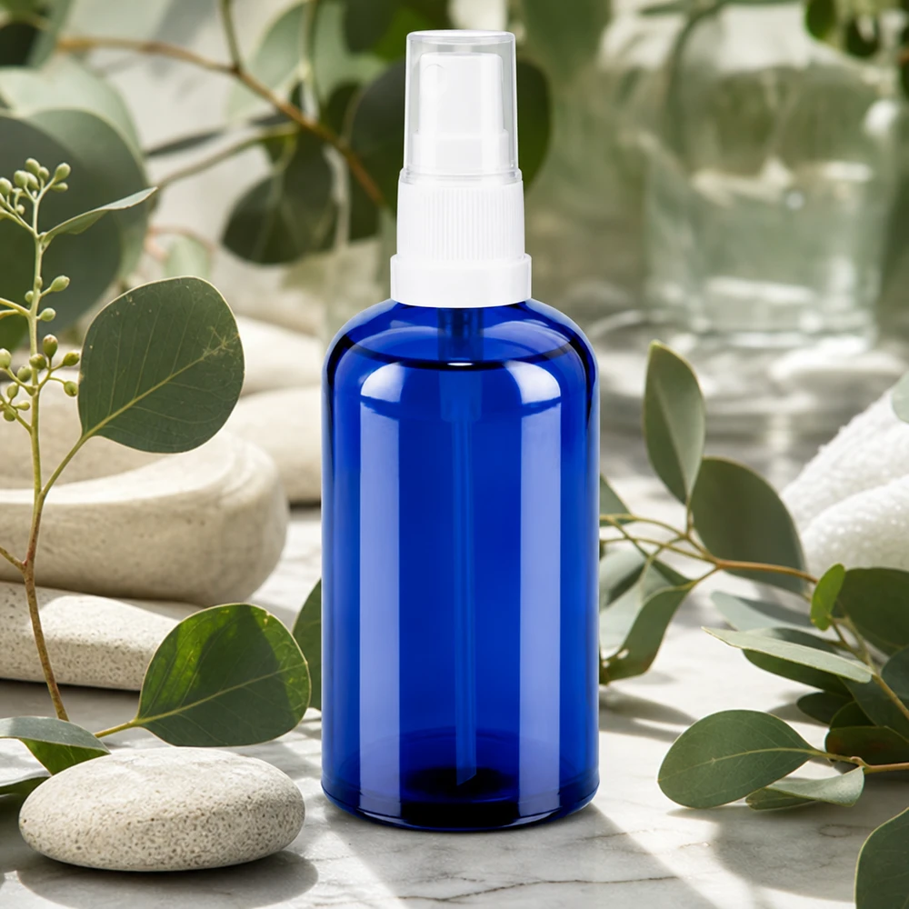 100ml sprayflacon wit/tr. STD BlueLine UT18/100 Lege 100ml sprayfles in blauw met witte spraykop voor doe-het-zelf cosmetica en verzorgingsproducten