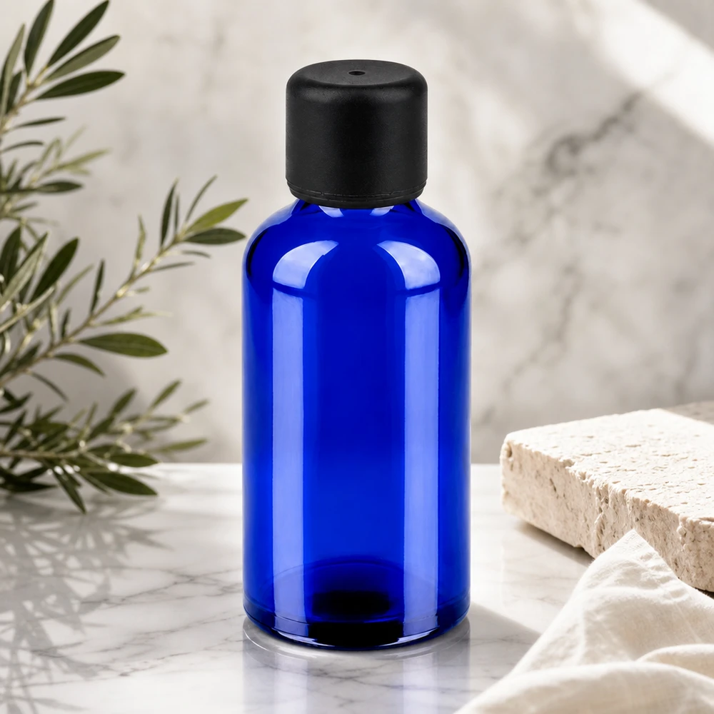 Flesje van premium glaskwaliteit van 50 ml in intens blauw met corrosiebestendig zwart deksel
