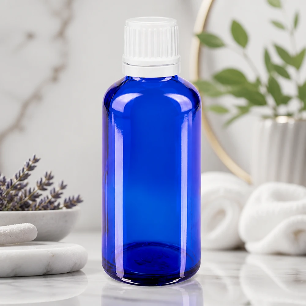 Blauwe glazen flessen 50ml met wit druppelsluiting 1.2mm VR Donkerblauwe glazen fles van 50 ml met witte druppelaar van 0,7 mm voor natuurlijke cosmetica