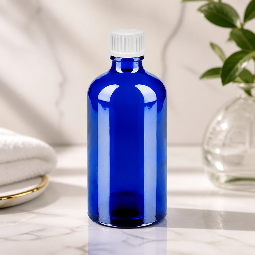 Handige glazen fles van 100 ml in elegant blauw met praktische witte druppeldop