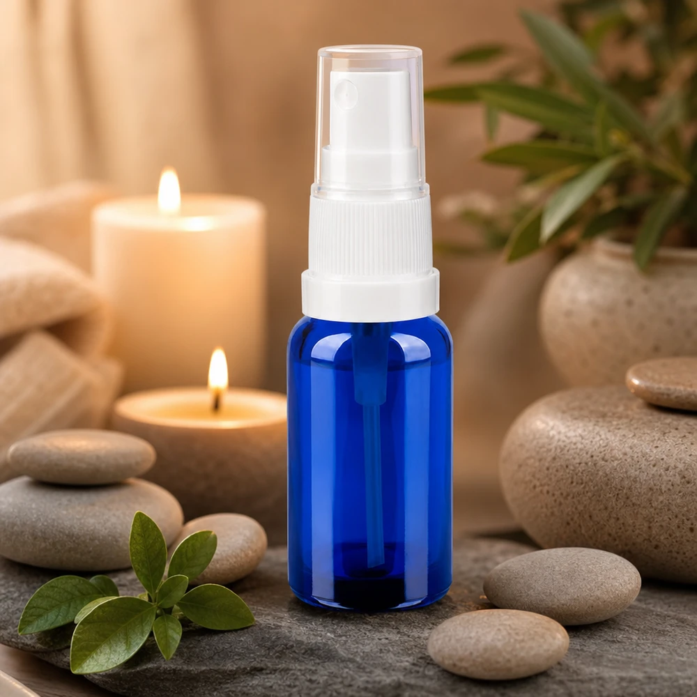20 ml glazen sprayflacon in diepblauw met ergonomische witte spraykop voor eenvoudig aanbrengen