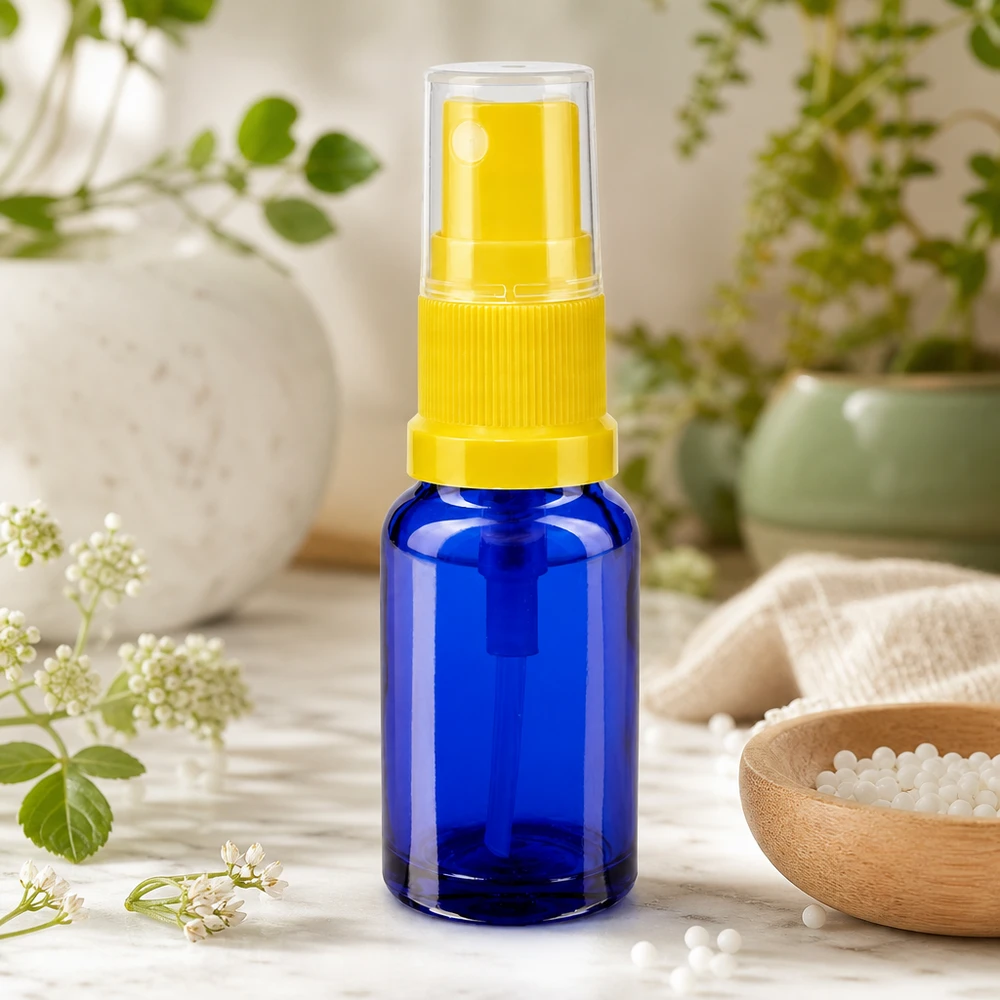 Blauwe glazen flessen 30ml met geel pompverstuiver Hoogwaardige blauwe glazen spuitfles van 30 ml met gele doseerkop voor apotheekbenodigdheden