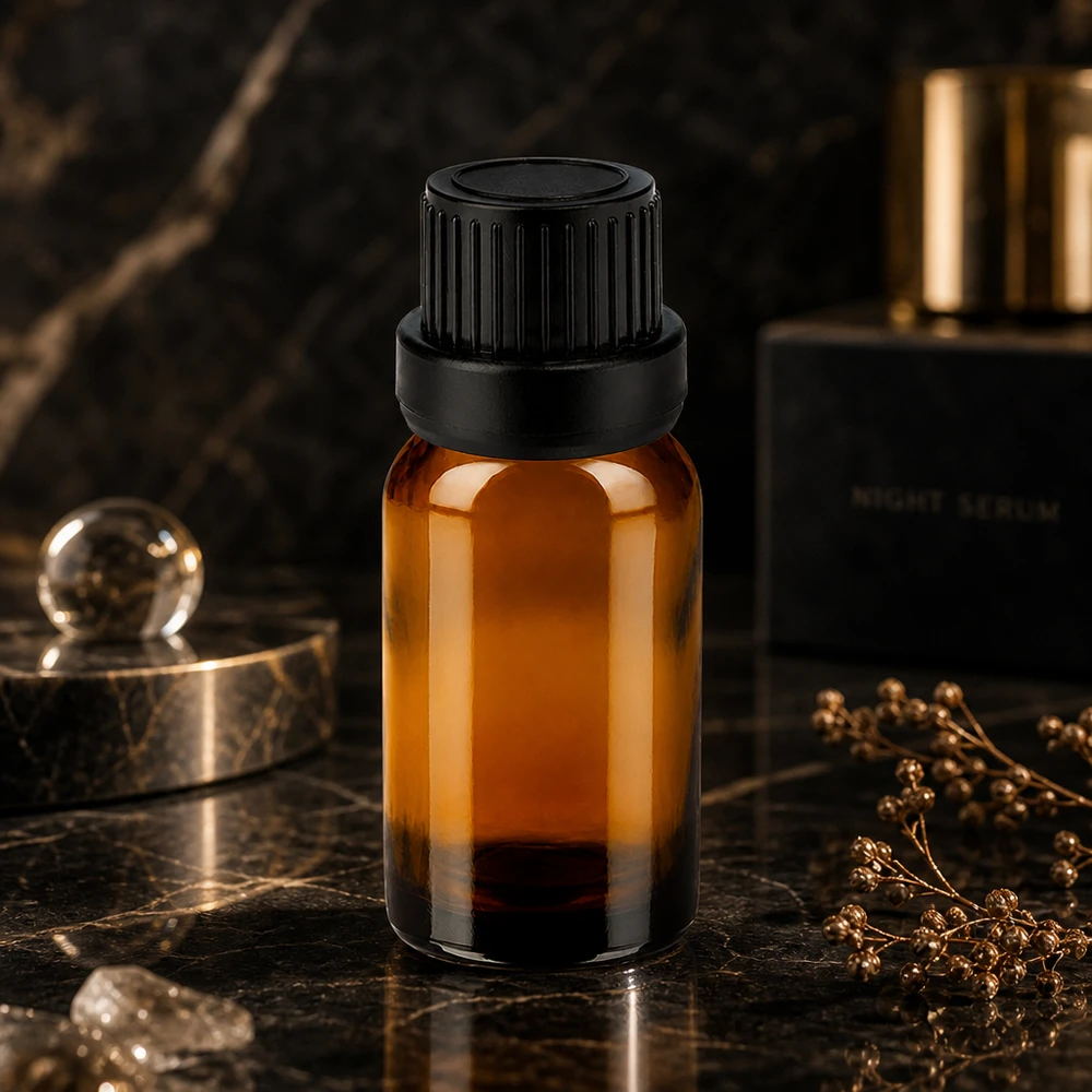 Zwarte schroefdop 11mm SV op 10ml amber glazen flesje voor professionele cosmetica verpakking