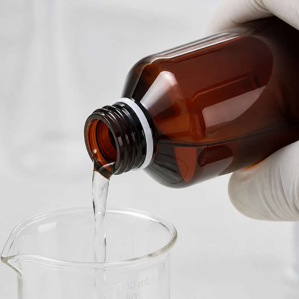 PET-fles 200ml met witte flip-top dop. Chemicaliebestendige ronde PET-fles van 200 ml met schroefdop voor veilig doseren