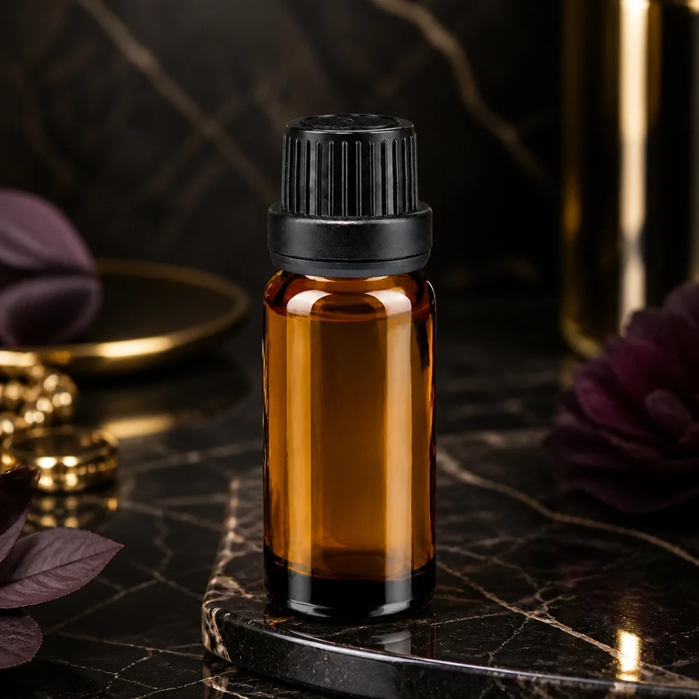 Amberkleurige druppelfles van 10 ml met een nauwkeurig doseerinzetstuk van 2 mm en een originaliteitssluiting