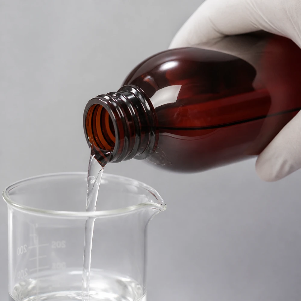 PET fles 250ml met witte verzegelstop, geribbeld Bruine plastic fles van 250 ml met witte buitenverpakking voor farmaceutische producten, cosmetica en chemicaliën