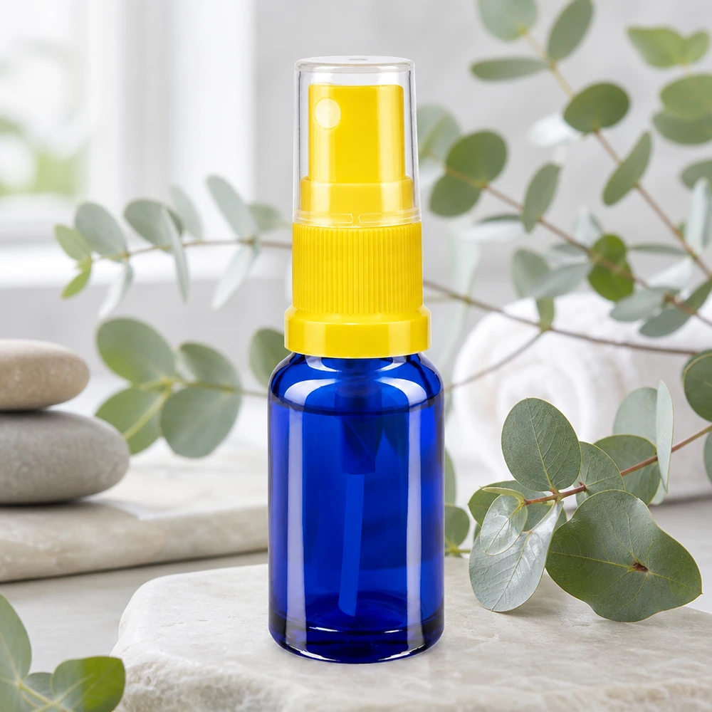 Blauwe glazen flessen 10ml met geel pompverstuiver Miniatuur glazen spuitflesje van 10 ml, blauw met gele verstuiver, ideaal voor op reis en onderweg