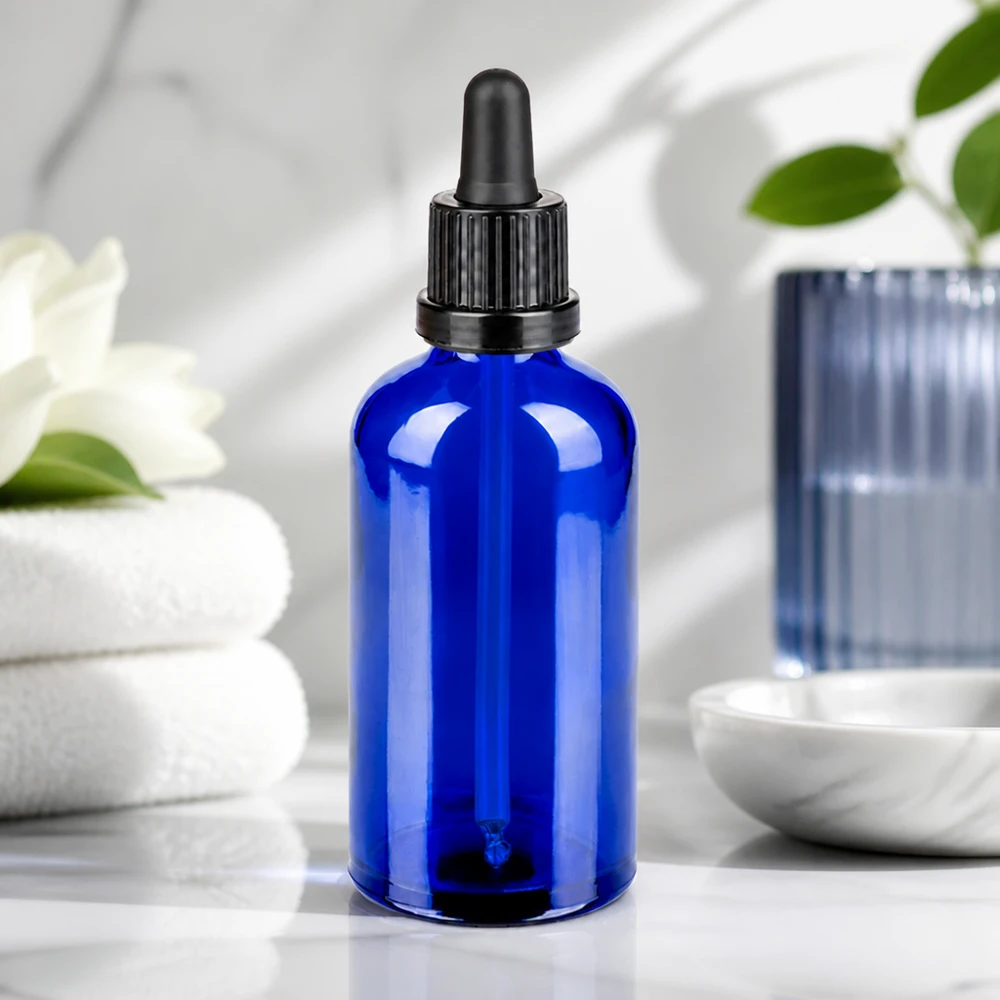 Handige pipetfles 100ml van blauw glas met ergonomische zwarte druppeldop