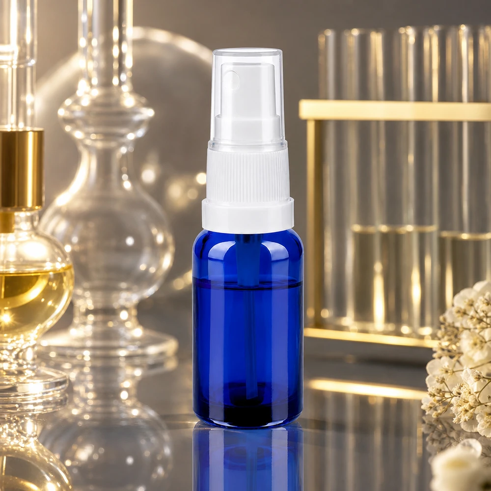 Stijlvolle 20ml sprayflacon van dik glas in blauw met gelijkmatige sprayverdeling