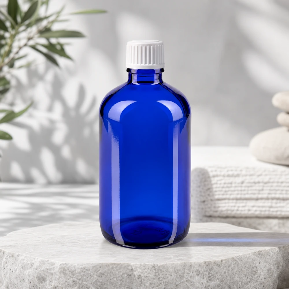Hoogwaardige blauwe glazen fles van 100 ml met een geribbelde witte schroefdop voor laboratoriumgebruik