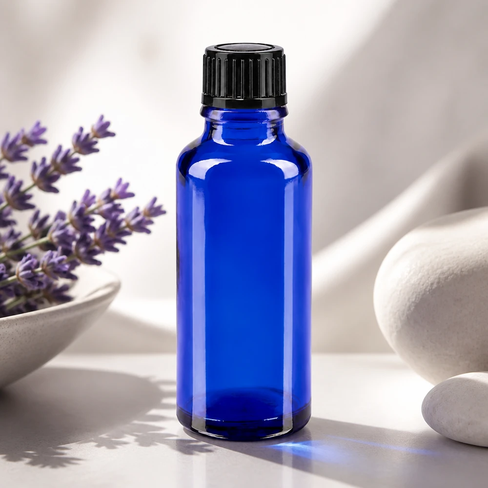 Cilindrische blauwe ApoGlas-druppelfles van 30 ml met zwarte dop voor aromatherapie
