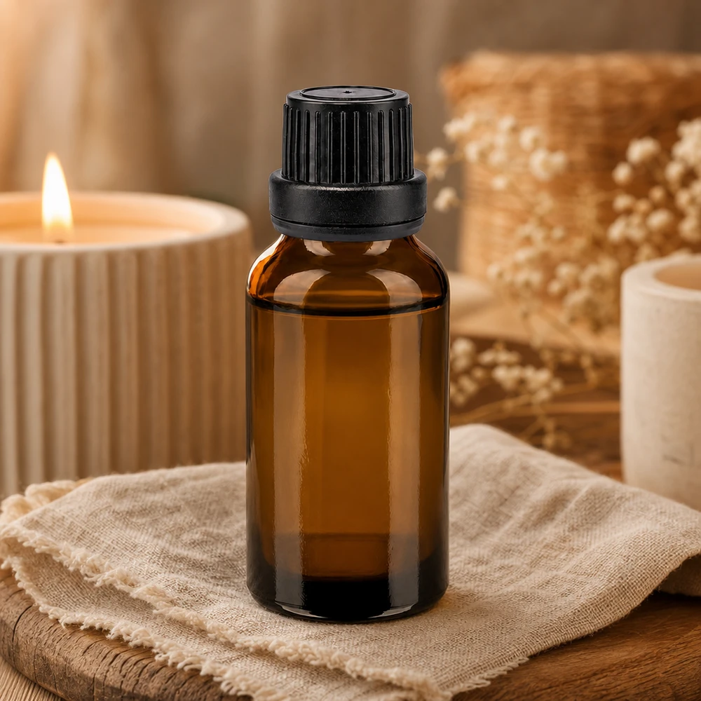 Bruine glazen fles 20ml met zwart schroefsluiting dicht. VR Hoogwaardig apothekersflesje van 20 ml, van bruin glas met een zwarte originaliteitssluiting, voor oliën en tincturen