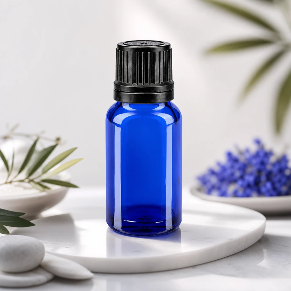 Flesje van 10 ml van hoogwaardig blauw apothekersglas met een druppelinzet van 1 mm voor laboratoriumtoepassingen