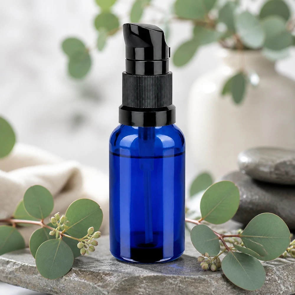20ml pompflacon zwart STD BlueLine UT18/20 20ml pompfles zwart STD BlueLine UT18/20 - UV-bescherming met donkerblauw glas