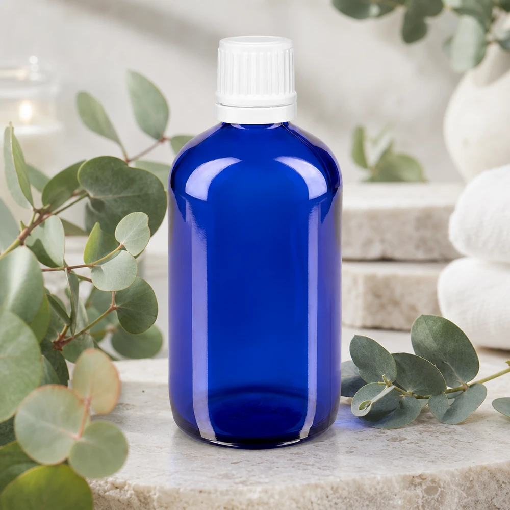 Blauwe glazen flessen 100ml met wit schroefsluiting VR Cilindrische apothekersfles van 100 ml, van blauw glas met een witte originaliteitssluiting en een hals van 11 mm
