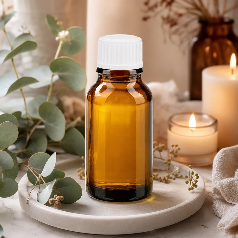 Compacte apotheekflesje van 15 ml, amberkleurig met witte dop, Wellness Ambiente