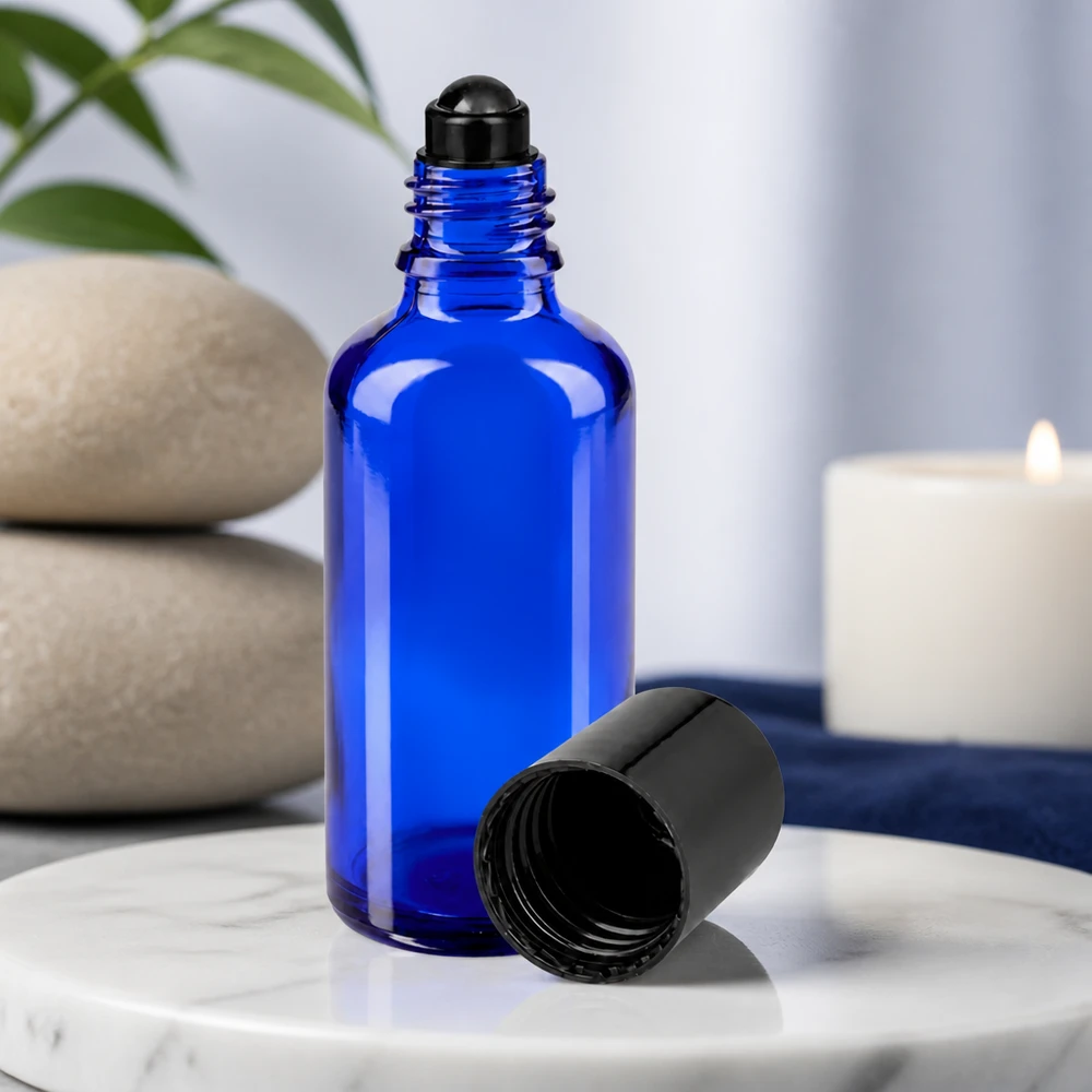 Blauwe lichtbeschermende fles van 50 ml met roll-on-dop voor het aanbrengen van lichaamsoliën