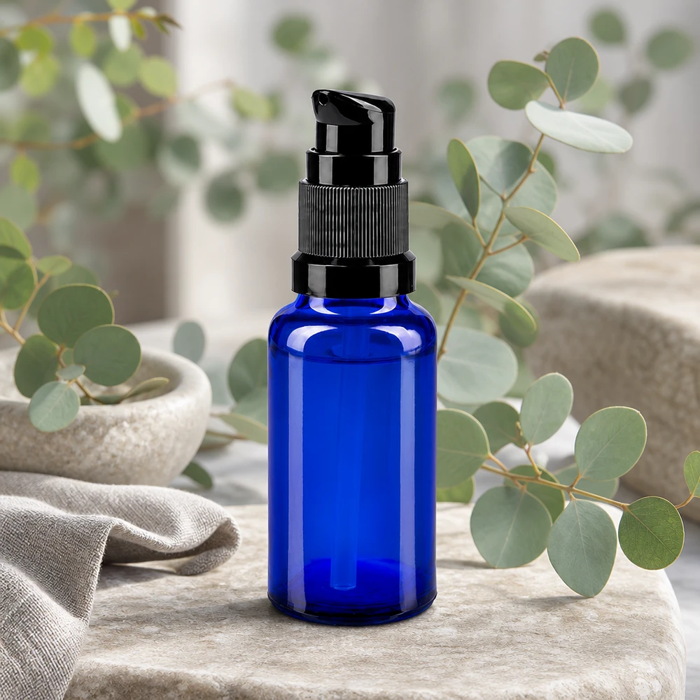 Blauwe glazen flessen 20ml met zwart pompsluiting Hoogwaardig blauw ApoGlas-flesje van 20 ml met zwarte pompdop en UV-beschermend glas