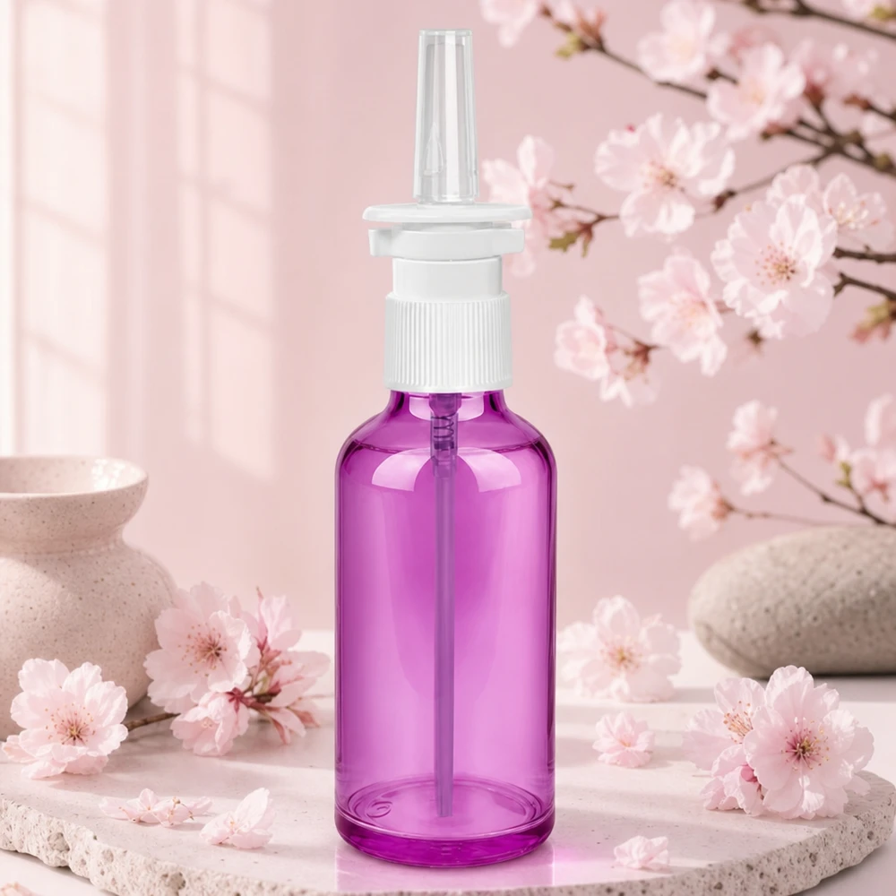 Hygiënische 50ml neussprayfles met stevige dop in een elegant paars ontwerp