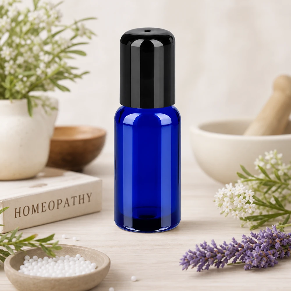 Stijlvolle blauwe roller 20ml met ergonomische zwarte dop voor eenvoudig doseren